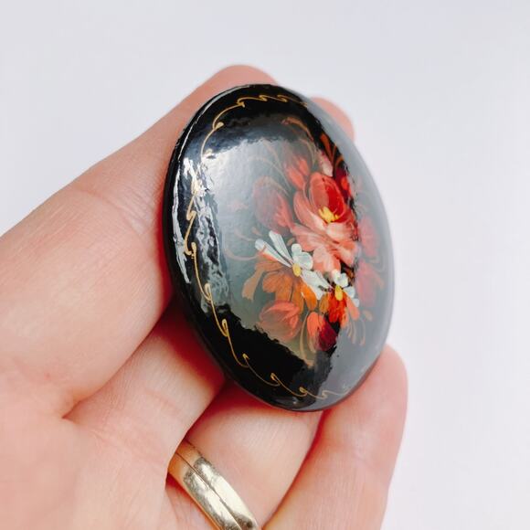 VTG Russian Hand Painted Lacquer Floral Brooch Signed Cyrillic 70s 80s Pin - Picture 6 of 11